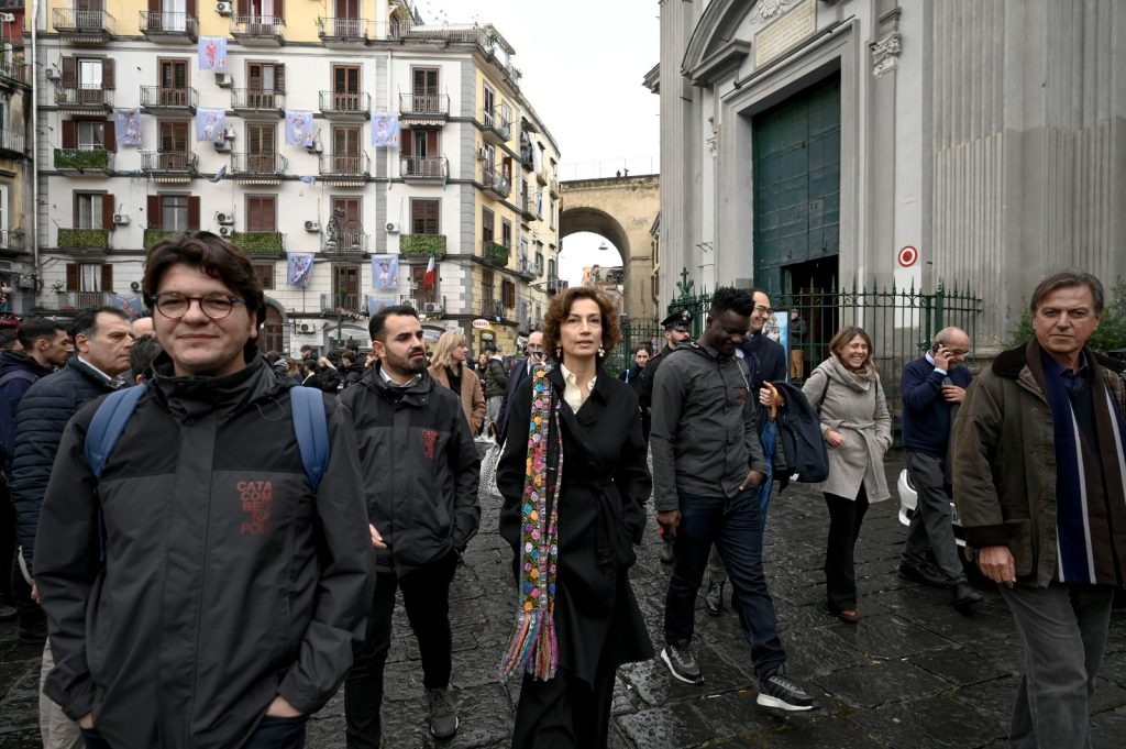 Audrey Azoulay visita il Rione Sanità di Napoli insieme ai delegati UNESCO.