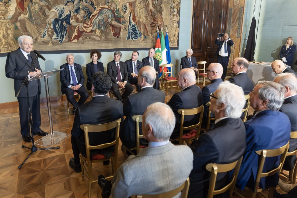 La paranza riceve il premio leonardo 2026 - l'abbraccio con Mattarella